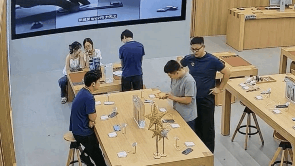 Müşteri, Tesadüfen iPhone 17 Pro'yu Zarar Verdi ve Ceza Ödemek Zorunda Kaldı