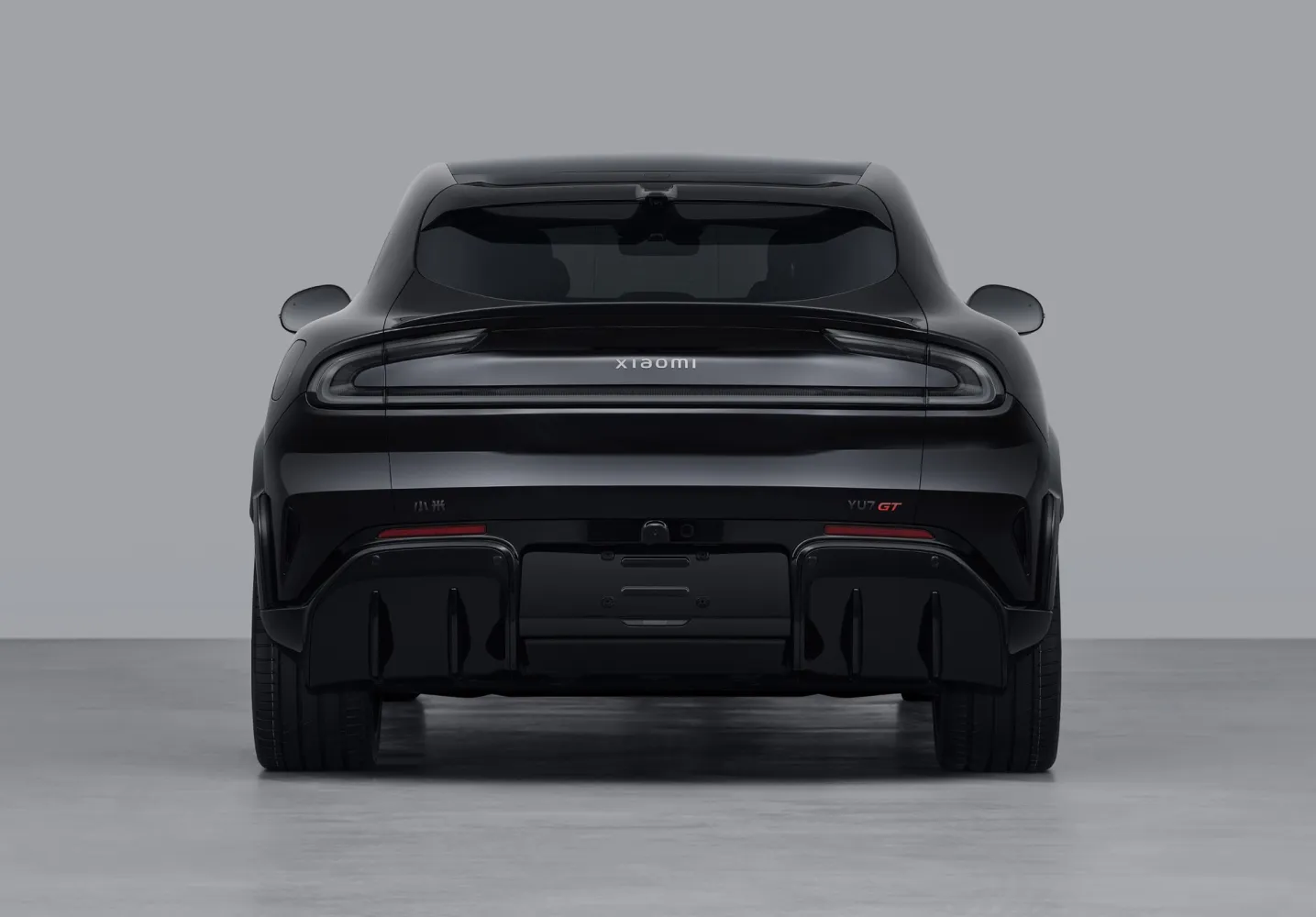 Xiaomi YU7 GT’nin arka tasarımını gösteren, 990 beygir gücündeki yüksek performanslı elektrikli SUV’ye ait resmi tanıtım görseli.