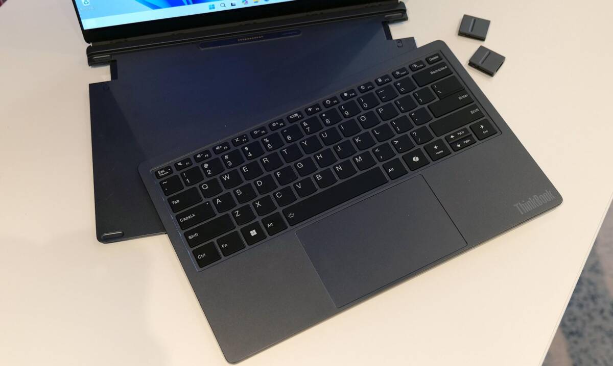 Lenovo’dan Çift Ekranlı Modüler Notebook Konsepti: AI ile Gelecek Tasarımı