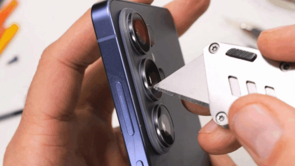 Samsung Galaxy S26 Ultra JerryRigEverything Testinde Dayanıklılığını Kanıtladı