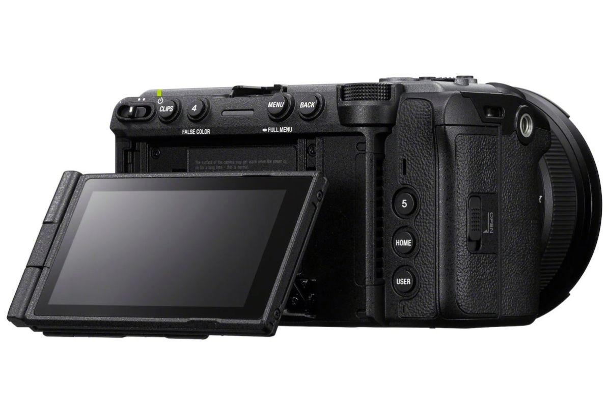 Sony FX5 profesyonel sinema kamerasının açılır dokunmatik ekranlı arka görünümü